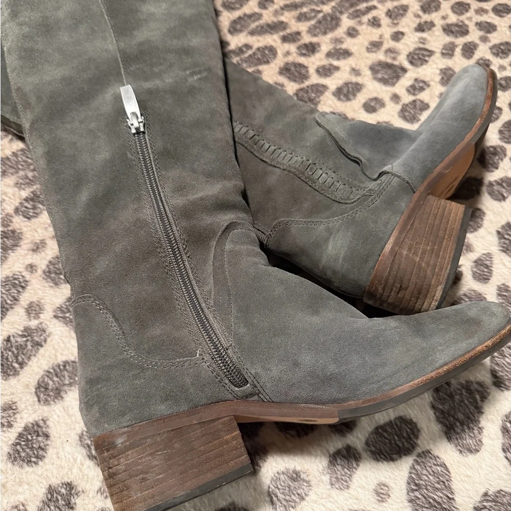 Gray Suede Knee-High Vince Camuto Boots 🩶 - Picture 8 of 10
